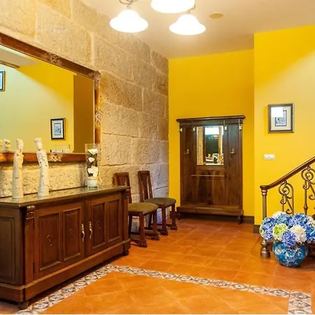 Nyaraló Spacious House With Pool In