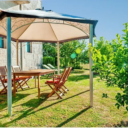 Spacious House With Pool In Nyaraló Carballedo