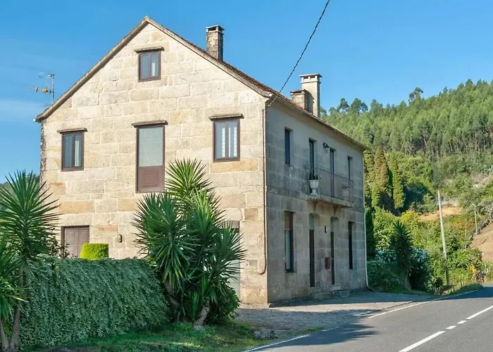 بيت للعطل Spacious House With Pool In *